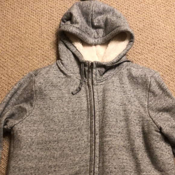 Uniqlo hoodie with soft fuzzy lining - Picture 2 of 5